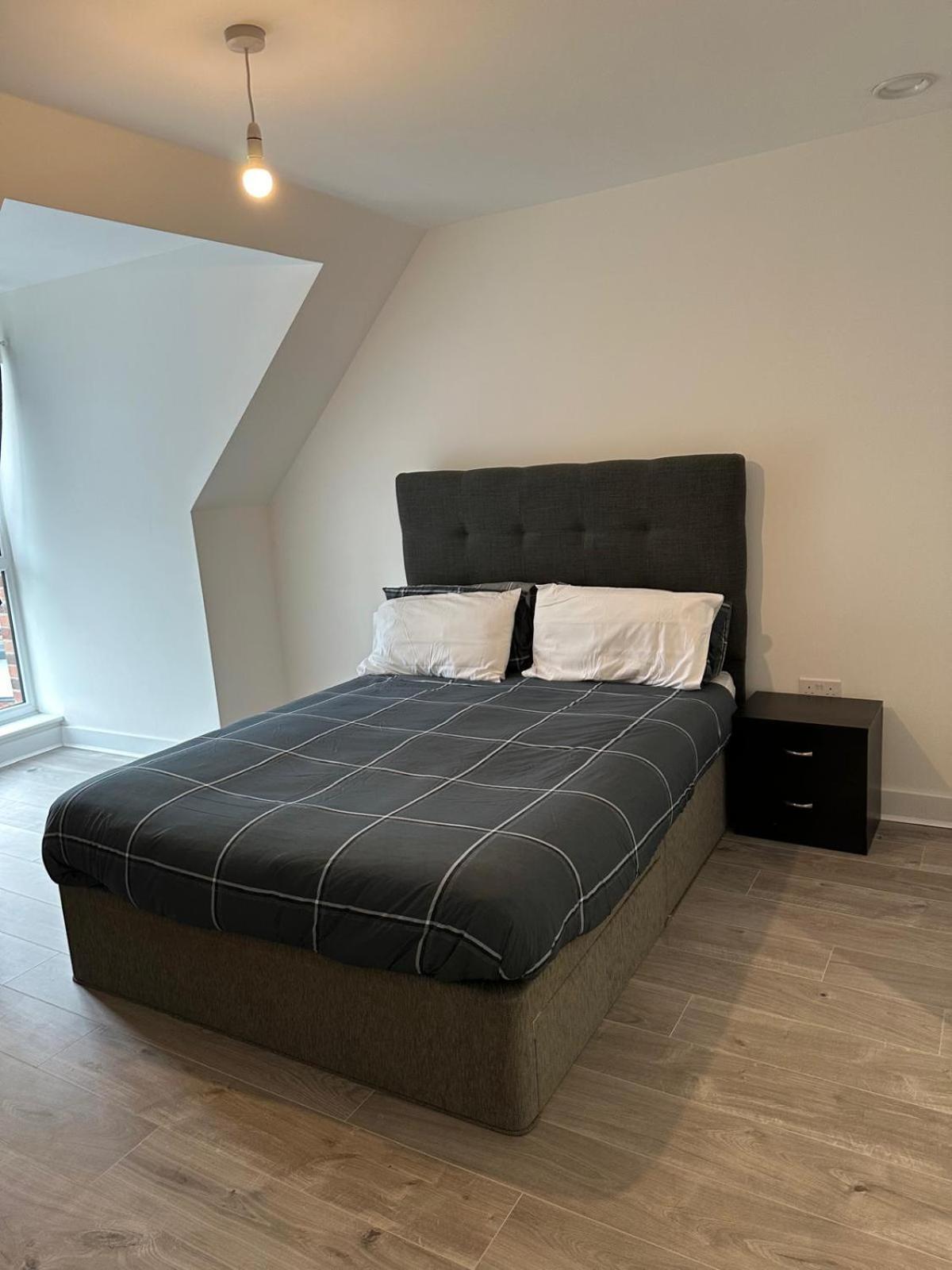 Lush King Ensuite In A Shared Home Manchester Exteriör bild