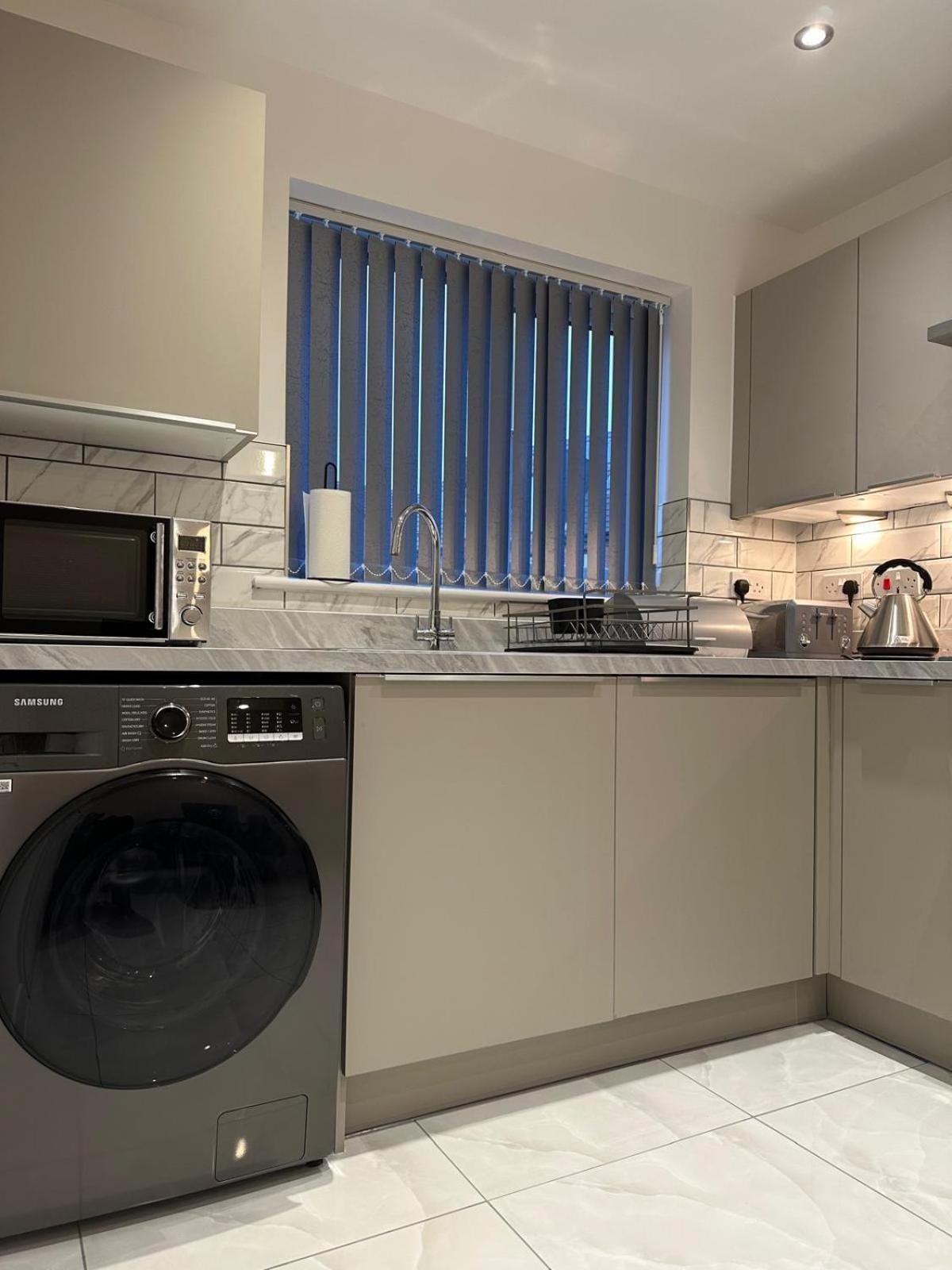 Lush King Ensuite In A Shared Home Manchester Exteriör bild