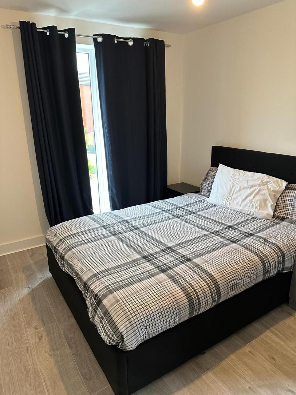 Lush King Ensuite In A Shared Home Manchester Exteriör bild