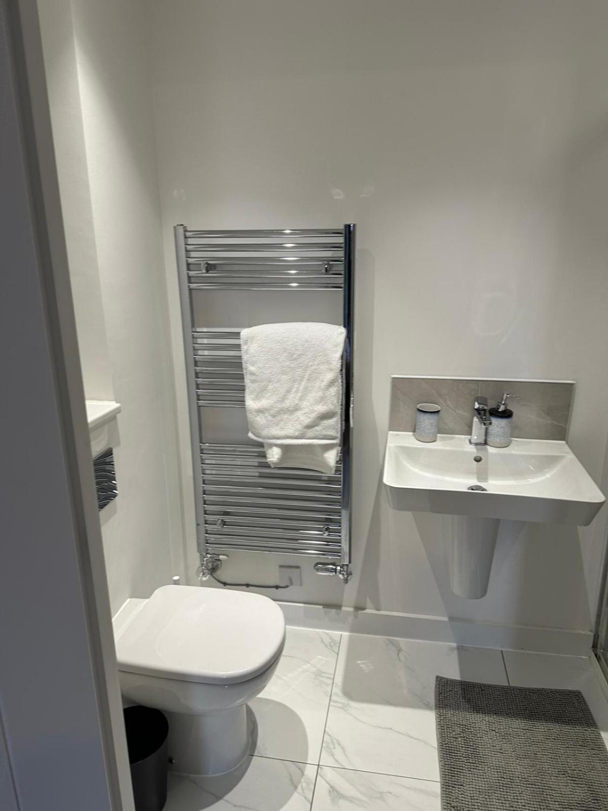 Lush King Ensuite In A Shared Home Manchester Exteriör bild