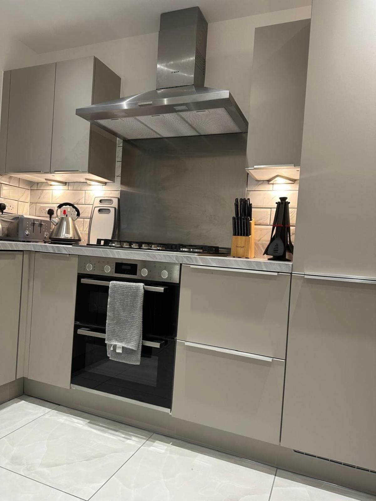 Lush King Ensuite In A Shared Home Manchester Exteriör bild